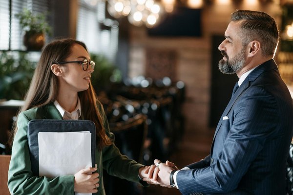 Transformer l'Écoute Client : 5 Techniques Puissantes pour Intégrer leurs Retours dans vos Produits